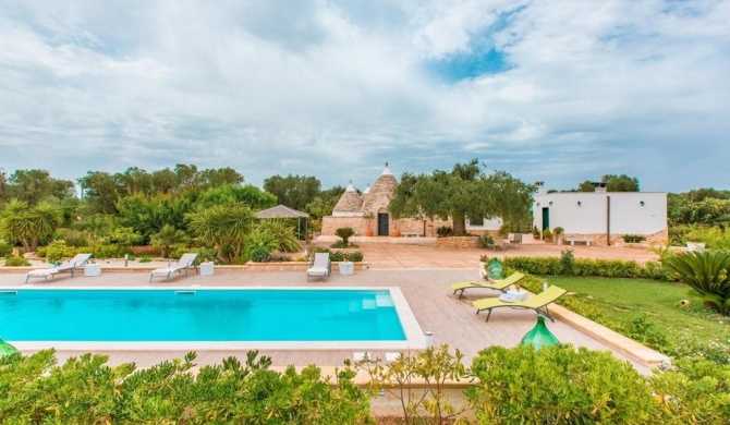 Trullo OronCall con piscina