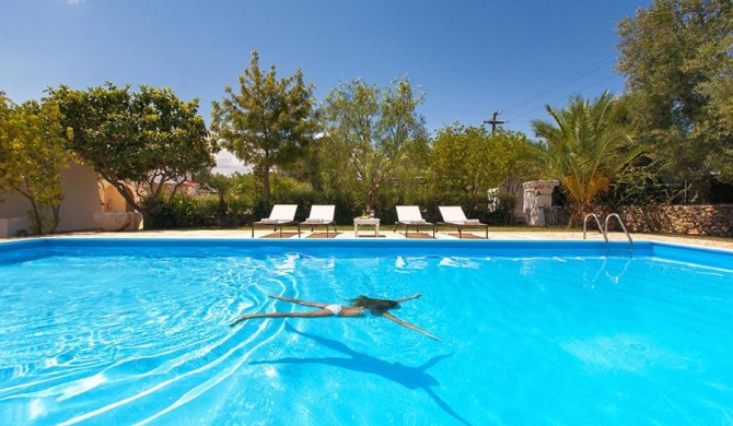 San Vito dei Normanni Villa Sleeps 12 Pool Air Con