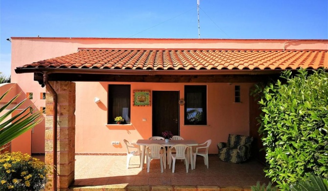 2 bedrooms house at Torre San Giovanni 700 m away from the beach with enclosed garden and wifi