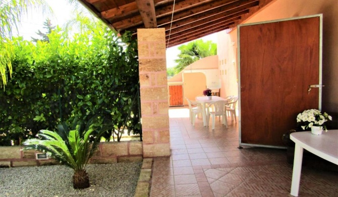 2 bedrooms house at Torre San Giovanni 700 m away from the beach with enclosed garden and wifi