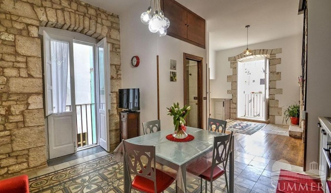 Antiche Mura Apartment "Nel Cuore della Puglia"bivani, cucina, terrazzo