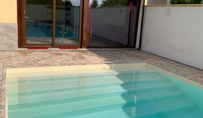 Appartamento in villa con piscina a 700m dal mare