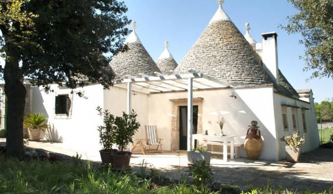 Trulli sul vignale in Masseria Santalachicca